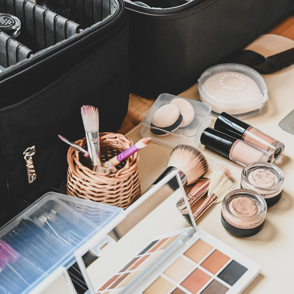 Détail makeup pour shooting portrait professionnel © Alice Erb Malet